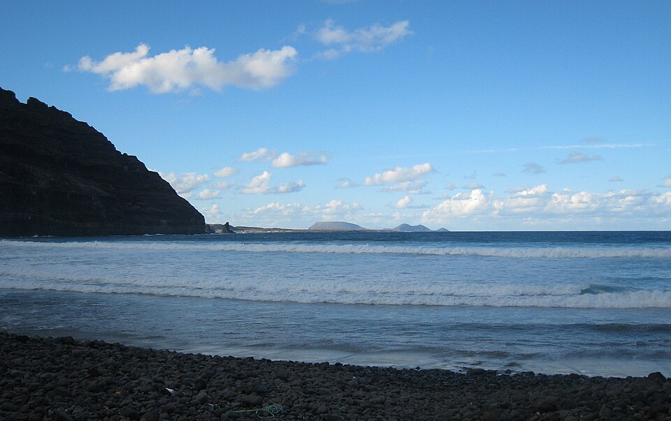 Playa de la Cantería — Orzola Beach. Playa de la Canteria, Lanzarote, Canarias. - panoramio.jpg
