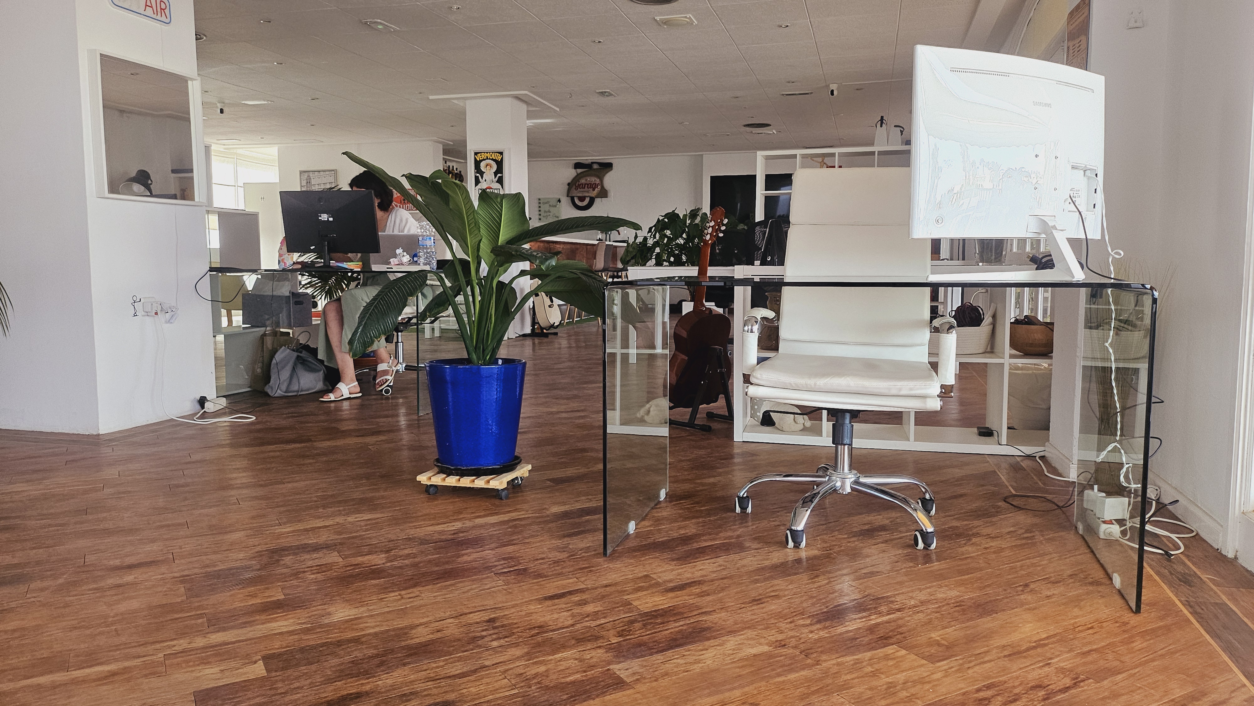 Area0 coworking floor with shared desks and open workspace